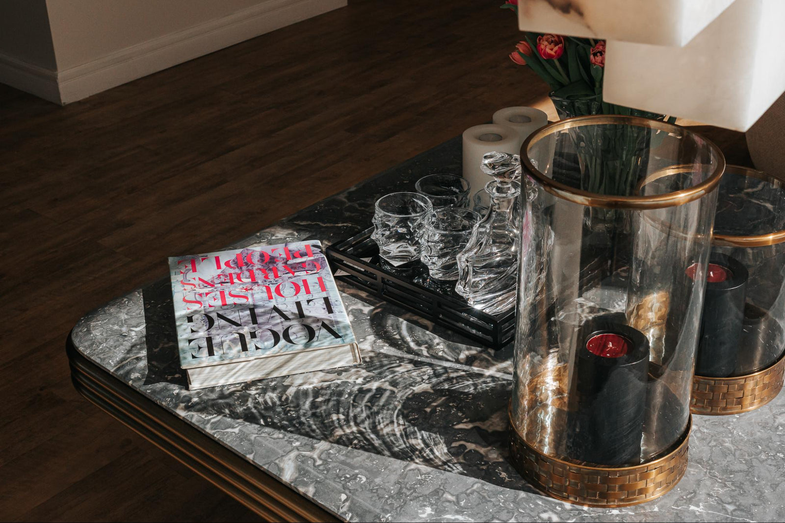 Biblioteca - piesă centrală în designul camerei de zi