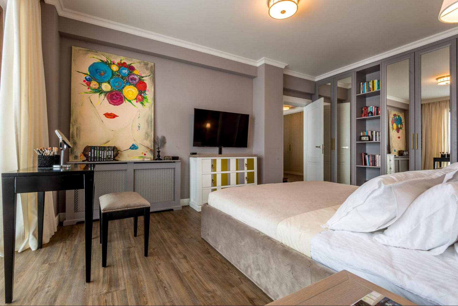 Măsuțele pentru make-up în cadrul amenajărilor interioare