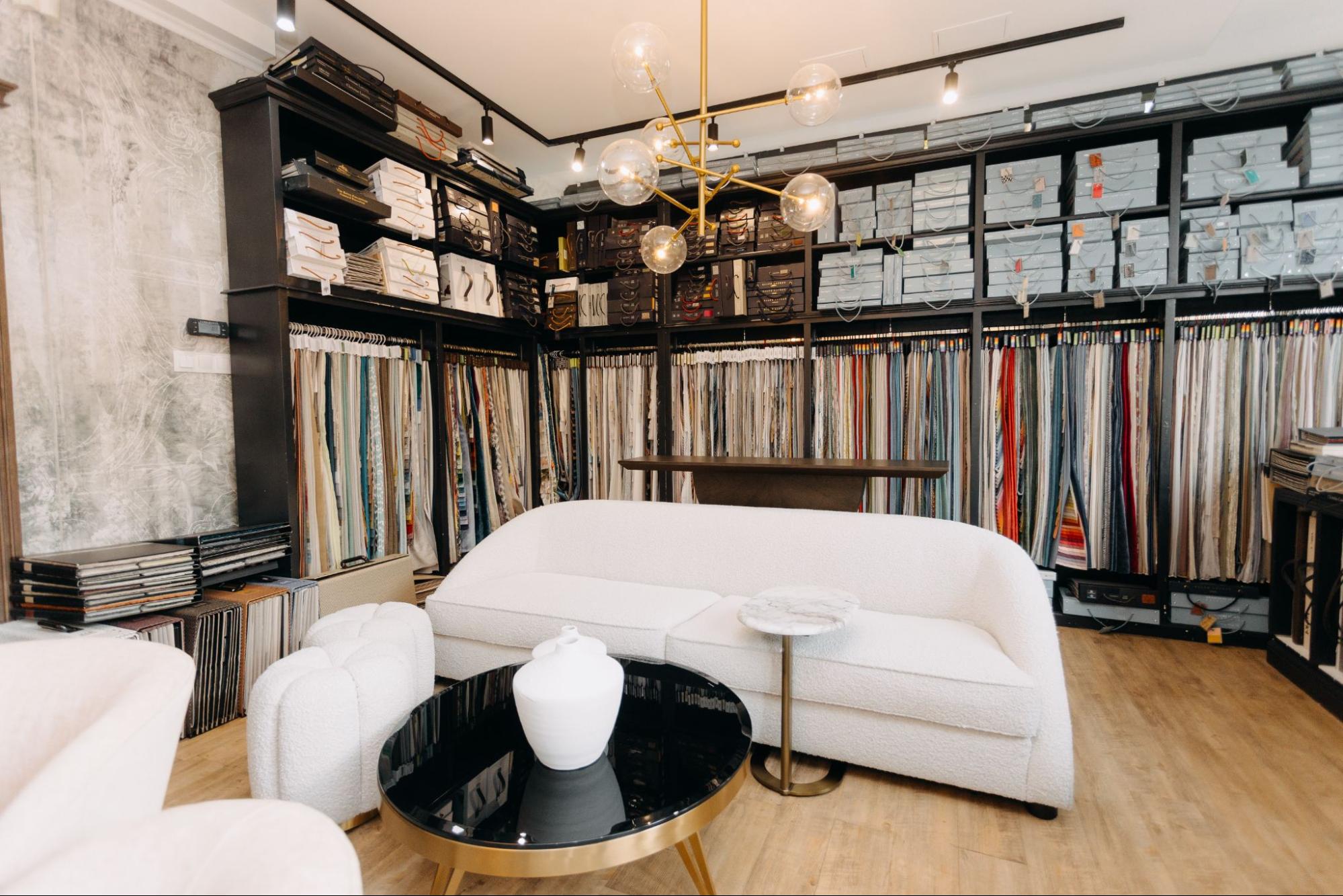 Biblioteca: piesă centrală în designul camerei de zi