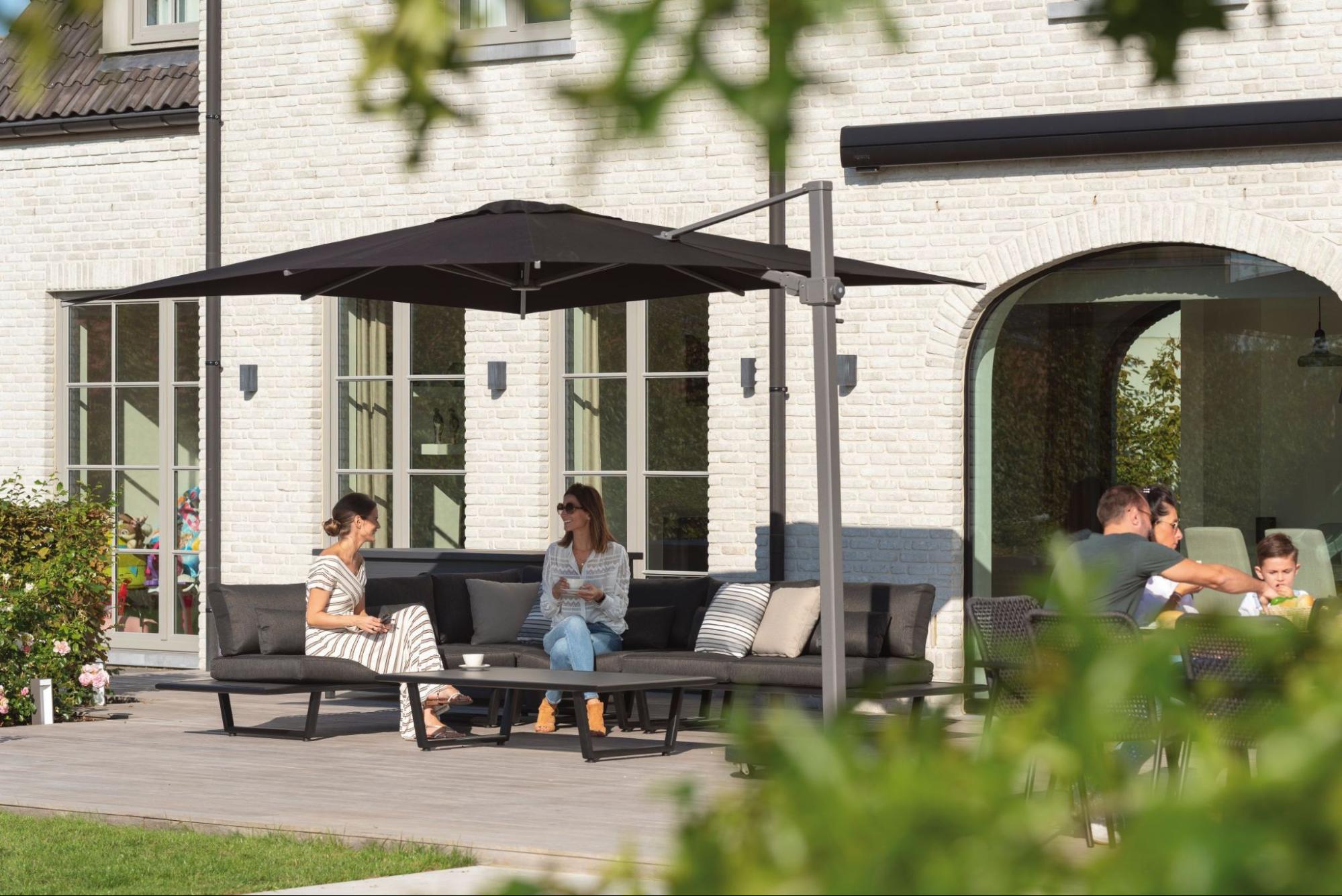 Transformă-ți terasa sau grădina într-un paradis cu 8 piese de mobilier impresionante de exterior